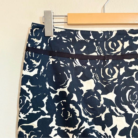 4/$10🎄Mexx Black & White Rosette Patterned Cotton Knee Length Pencil Skirt - Picture 2 of 12